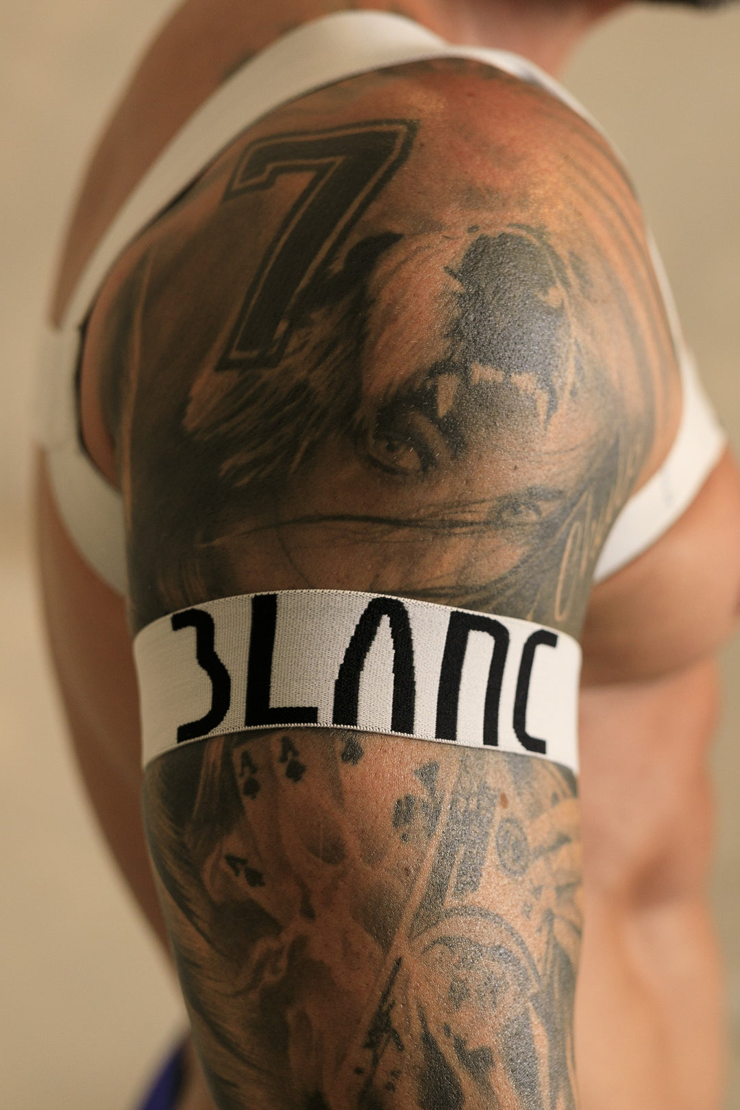ESSENTIALS ARMSTRAPS - WHITE